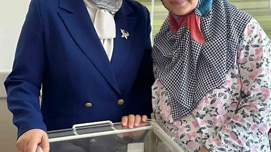 AK Parti Kayseri Kadın Kolları'ndan Anne Sütü Haftası'na anlamlı ziyaret