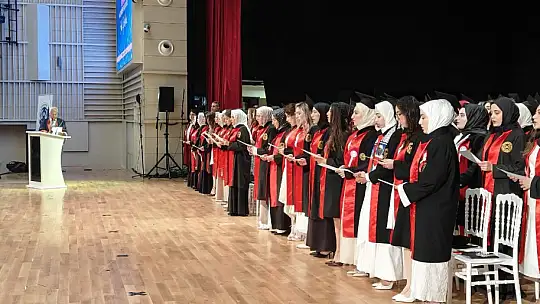 AK Parti'li vekil kızının diplomasını kendi elleriyle verdi