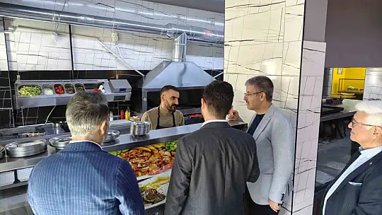 AK Partili Çopuroğlu esnafla buluştu