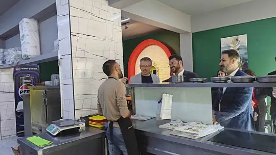 AK Partili Çopuroğlu esnafla buluştu