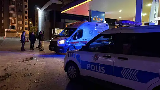 Akaryakıt istasyonun da bıçaklı kavga: 1 ölü, 2 yaralı