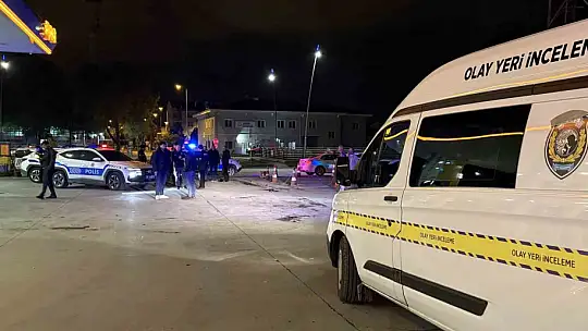 Akaryakıt istasyonun da bıçaklı kavga: 1 ölü, 2 yaralı