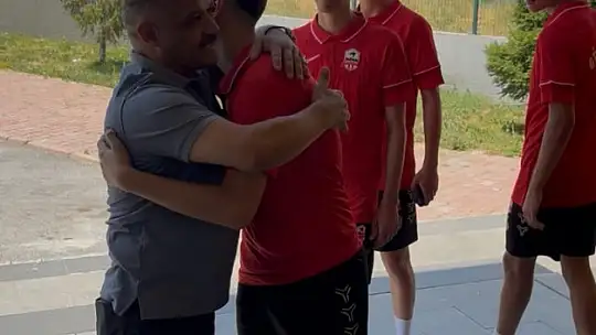 AKİB Başkanı Hızar'dan vefa örneği