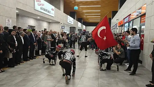 AKİB'in uçağı 'su selamlaması' ile Kayseri'ye geldi