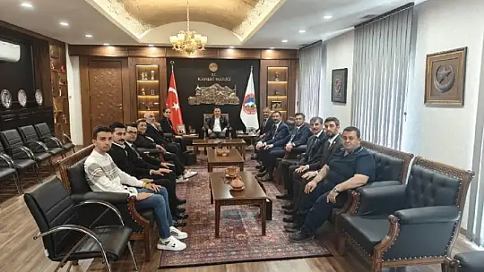 AKİB'in uçağı 'su selamlaması' ile Kayseri'ye geldi