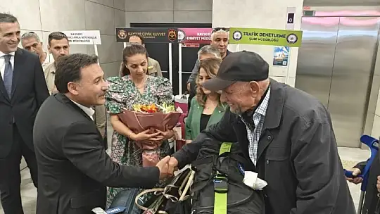 AKİB'in uçağı 'su selamlaması' ile Kayseri'ye geldi