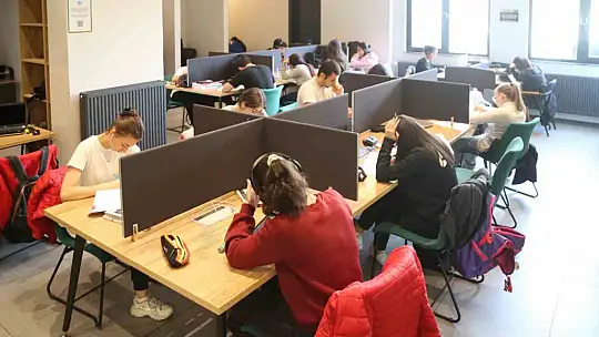 Akıl Küpü Kütüphaneleri dolup taşıyor