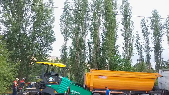 Akkışla'da sıcak asfalt çalışması