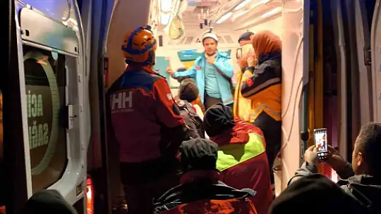 Aladağlar'da kaybolan dağcı kız kardeşler tedavi altına alındı