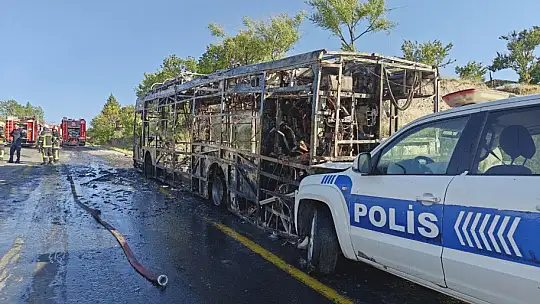 Alev alan halk otobüsü küle döndü
