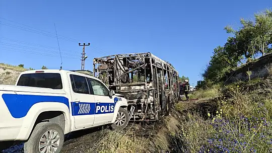 Alev alan halk otobüsü küle döndü