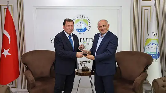 Ali İhsan Kabakcı'dan teşekkür plaketi
