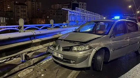 Alkollü sürücü bariyerlere girdi: 25 bin TL ceza yazıldı