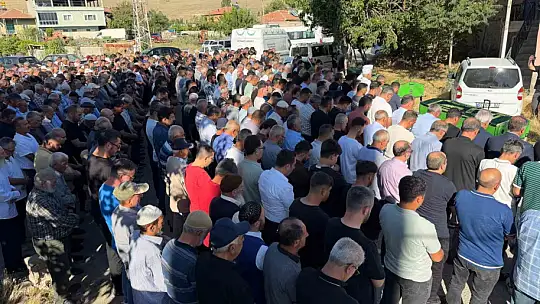 Almanya'dan memleketlerine giderken kazada ölen 3 kişi son yolculuğuna uğurlandı