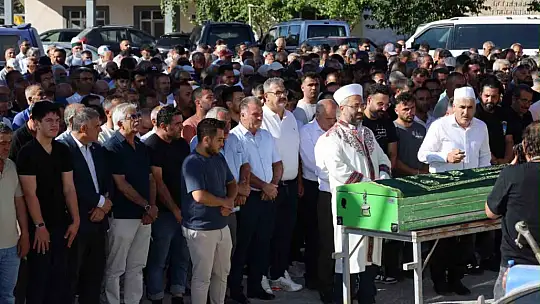 Almanya'dan memleketlerine giderken kazada ölen 3 kişi son yolculuğuna uğurlandı