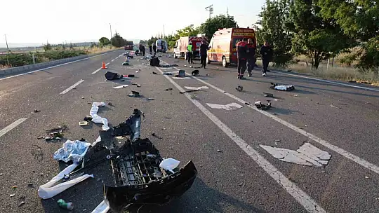 Almanya'dan memleketlerine giderken kazada ölen 3 kişi son yolculuğuna uğurlandı