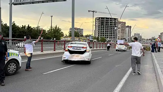 Alt geçit girişinde 4 otomobil çarpıştı: 2 yaralı