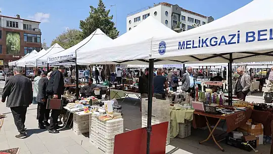 Antika Pazarı koleksiyonerleri bir araya geldi