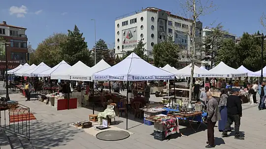 Antika Pazarı koleksiyonerleri bir araya geldi