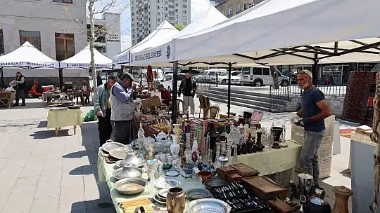 Antika Pazarı koleksiyonerleri bir araya geldi