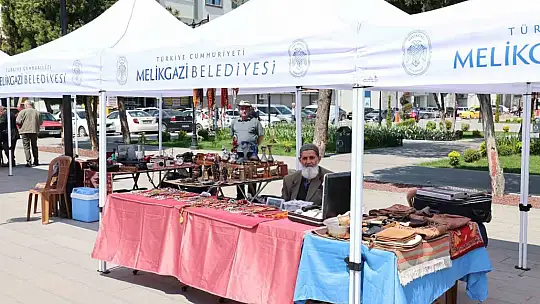 Antika Pazarı koleksiyonerleri bir araya geldi