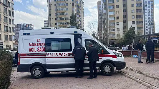 Apartman görevlisi ile kiracı arasındaki kavgada kan aktı: 2 yaralı