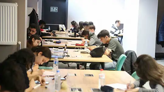 Ara tatilde Melikgazi'nin Akıl Küpü Kütüphaneleri dolup taşıyor