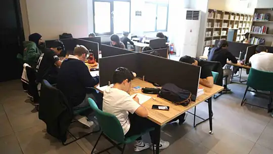 Ara tatilde Melikgazi'nin Akıl Küpü Kütüphaneleri dolup taşıyor