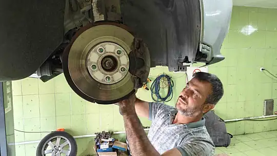 Araçlardaki yağ kaçağı yangına sebep oluyor