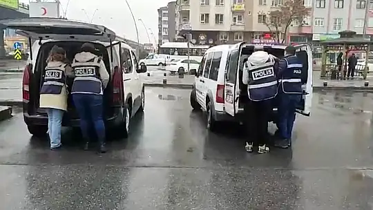 Aranan şahıslar polisten kaçamadı