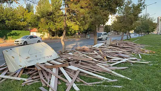 Arkadan çarptığı kamyoneti devirdi: 4 yaralı