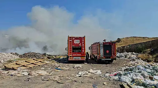 Atık madde yangınında güvercinleri korudular