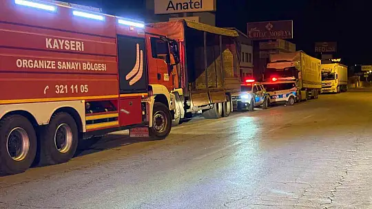 Atık maddeler alev aldı, fabrikaya sıçrayan yangın büyümeden söndürüldü
