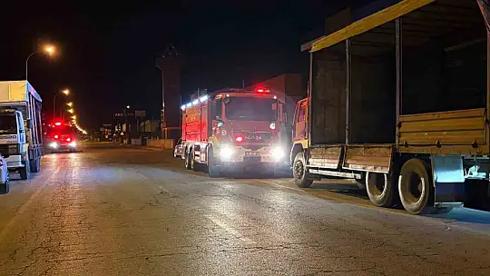 Atık maddeler alev aldı, fabrikaya sıçrayan yangın büyümeden söndürüldü