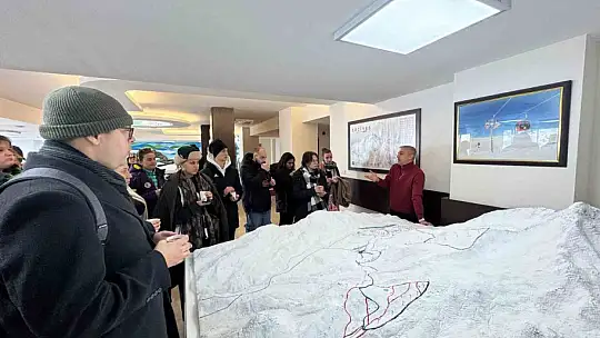 Avrupa'dan gelen gönüllüler Erciyes'te kayak öğrendi
