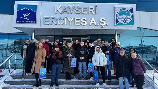 Avrupa'dan gelen gönüllüler Erciyes'te kayak öğrendi