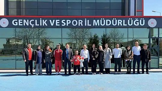Avrupa ikincisi sporcuya görkemli karşılama
