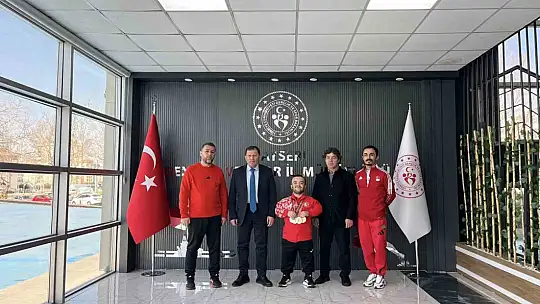 Avrupa ikincisi sporcuya görkemli karşılama