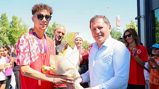 Avrupa Şampiyonu'na coşkulu karşılama