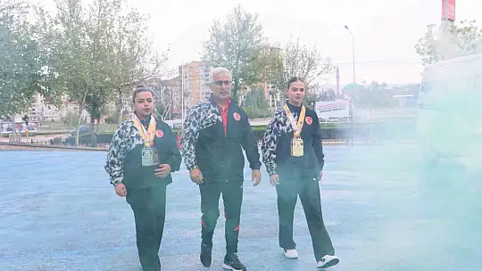 Avrupa Şampiyonu ve ikincisine coşkulu karşılama