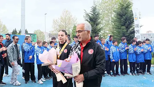 Avrupa Şampiyonu ve ikincisine coşkulu karşılama