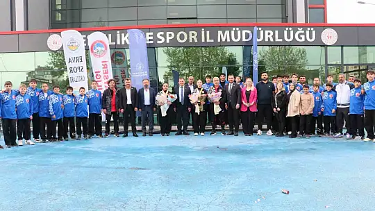 Avrupa Şampiyonu ve ikincisine coşkulu karşılama