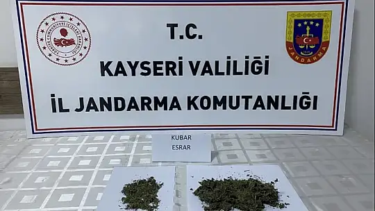Ayakkabıya gizlenmiş 1 kilo uyuşturucu bulundu