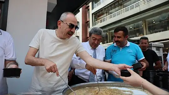 Aydemir'den vatandaşlara aşure ikramı