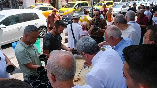 Aydemir'den vatandaşlara aşure ikramı