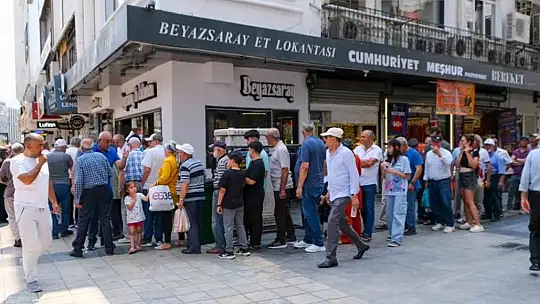 Aydemir'den vatandaşlara aşure ikramı