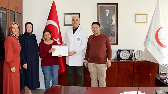 Aynı hastanede görev yaptığı doktor oğlundan Teşekkür Belgesi aldı