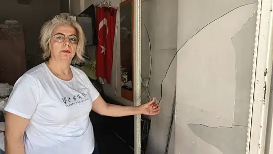 Baba-oğul kadın terzinin iş yerini basıp darp etti