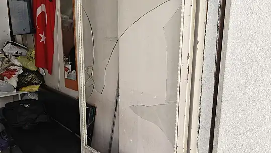 Baba-oğul kadın terzinin iş yerini basıp darp etti