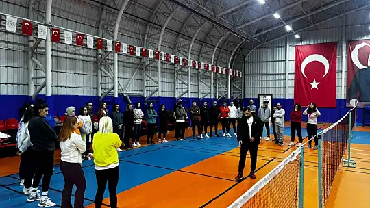 Badminton 1. Kademe Temel Antrenör Kursu Kayseri'de yapılıyor